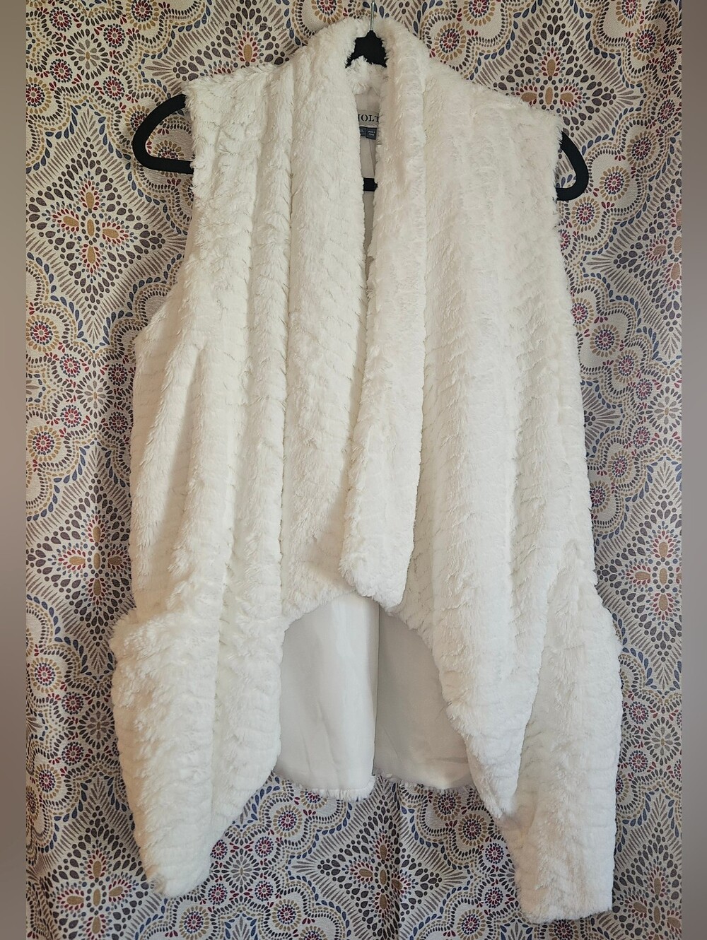 Women’s faux fur vest size XL White